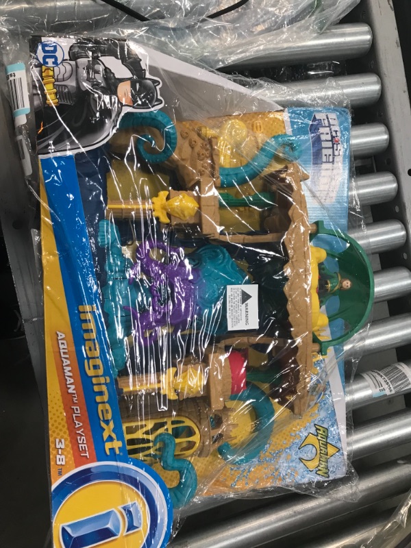 Photo 1 of Fisher-Price Imaginext DC Super Friends Aquaman Playset [Amazon Exclusive] & Imaginext DC Superfriends Superhero Showdown 8 Figure Bundle [Amazon Exclusive]

