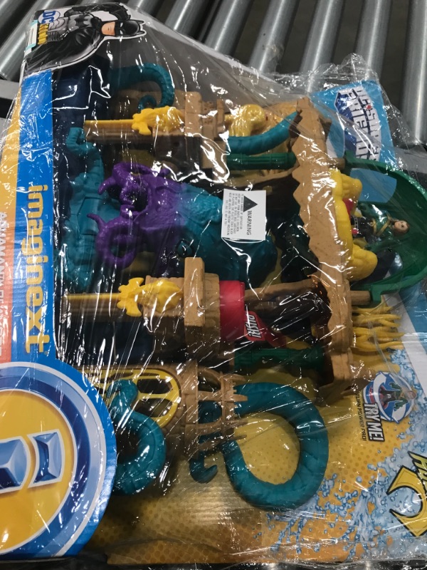 Photo 1 of Fisher-Price Imaginext DC Super Friends Aquaman Playset [Amazon Exclusive] & Imaginext DC Superfriends Superhero Showdown 8 Figure Bundle [Amazon Exclusive]
