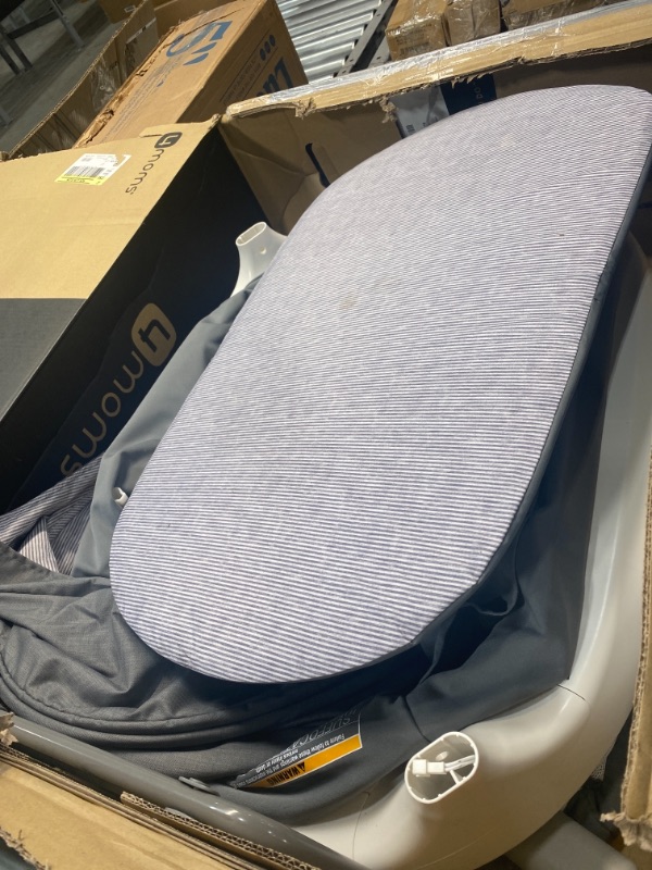 Photo 2 of 4moms mamaRoo sleep bassinet **INCOMPLETE 