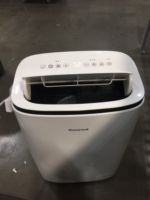 Photo 2 of Honeywell 14,000 BTU Portable Air Conditioner with Dehumidifier & Fan Cools Rooms Up To 700 Sq. Ft. with Remote Control, HJ4CESWK9, White/Black

//TESTED AND FUNCTIONAL, MAKES NOISE WHEN ON 
