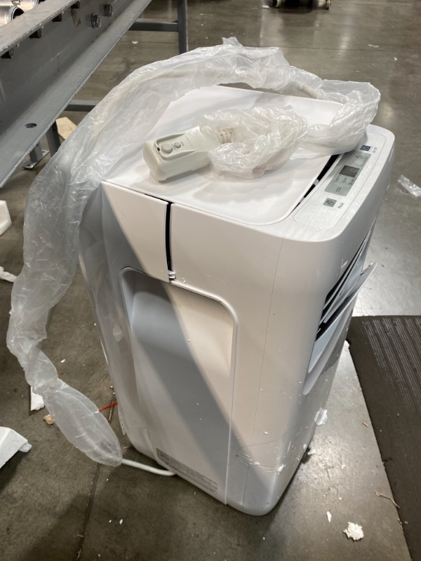 Photo 4 of PARTS ONLY !! MIDEA 3-in-1 Portable Air Conditioner, Dehumidifier, Fan, for Rooms up to 175 sq ft, White
