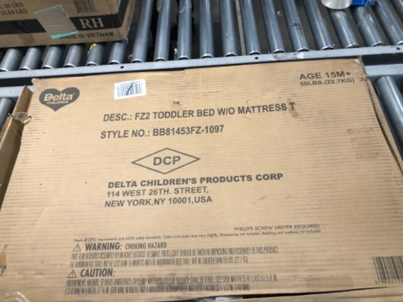 Photo 2 of **parts only **Delta Children Wood Toddler Bed, Disney Frozen II (BB81453FZ-1097)
**MATTRESS NOIT INCLUDED**
