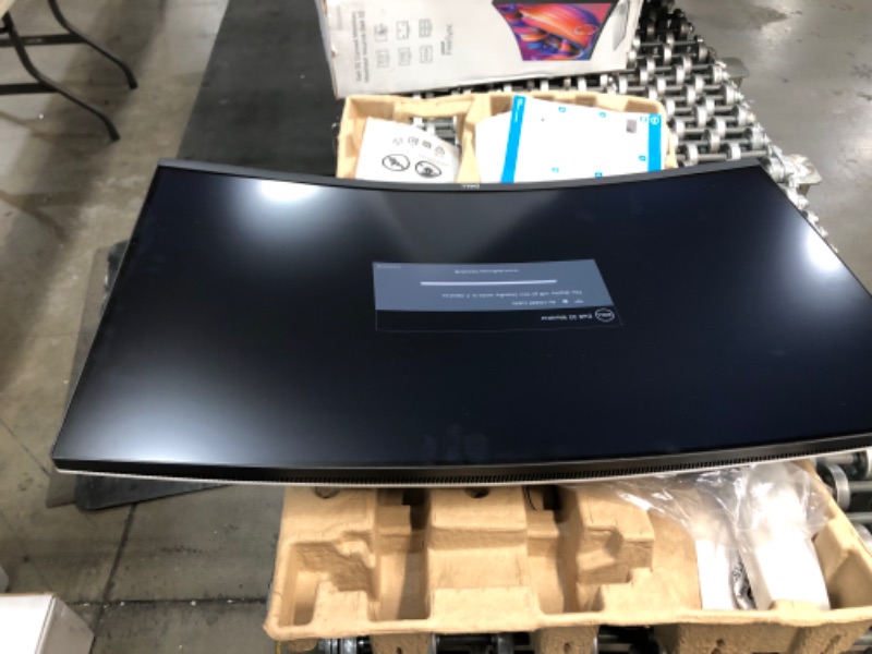 Photo 4 of Dell S3222HN 32-inch FHD 1920 X 1080 at 75Hz Curved Monitor, 1800R Curvature, 8ms Grey-to-Grey Response Time (Normal Mode), 16.7 Million Colors, Black
