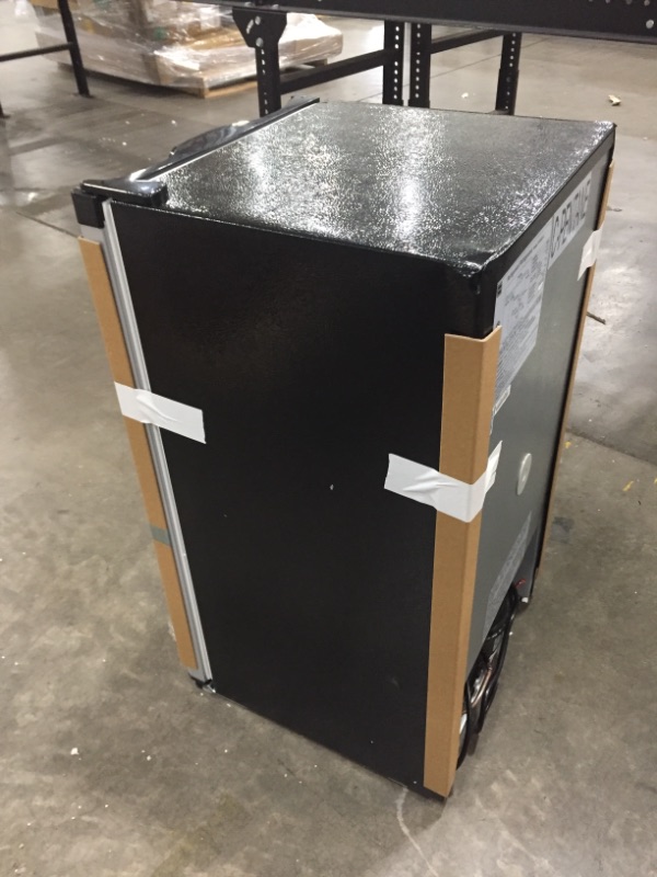 Photo 1 of RCA RFR322-B RFR322 3.2 Cu Ft Single Door Mini Fridge with Freezer, Platinum, Stainless
DAMAGED FROM SHIPPING, PLEASE SEE PHOTOS 
