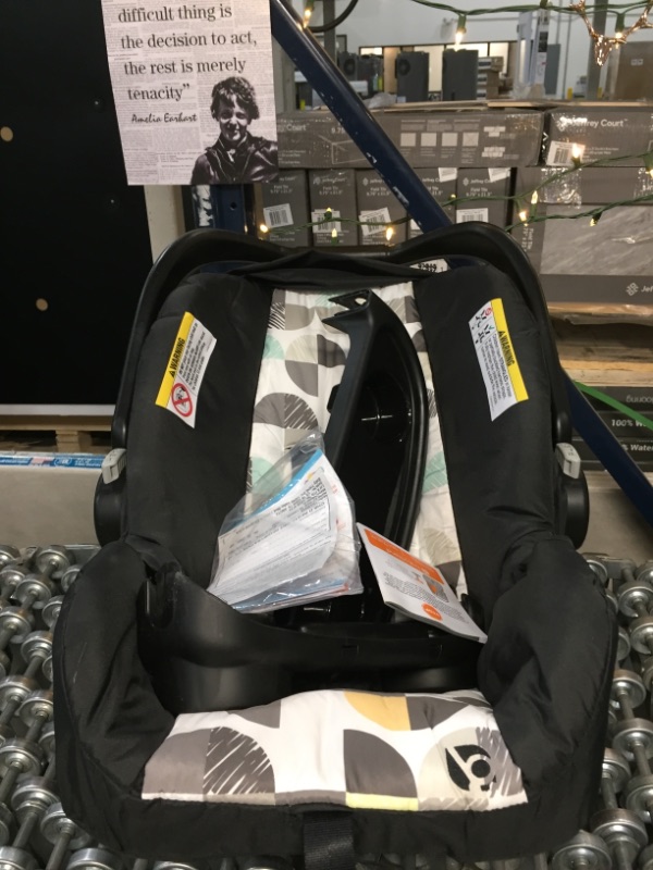 Photo 1 of Baby Trend EZ Ride 35 Travel System, Doodle Dots
AS IS USED, DAMAGED, SEE PHOTOS 