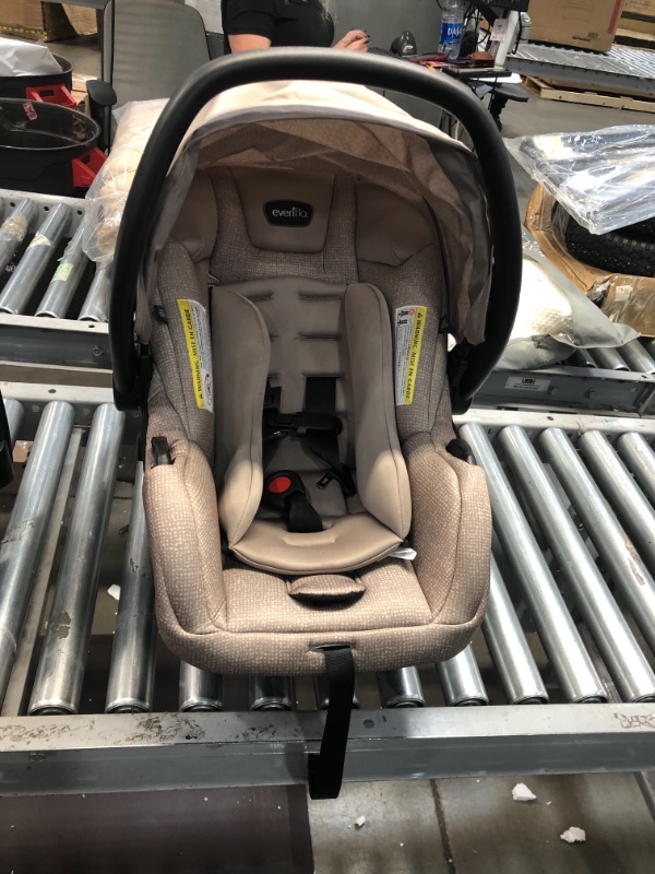 Photo 7 of Evenflo Pivot Modular Travel System With SafeMax Car Seat
**MISSING BAR OVER SEAT IN STROLLER**