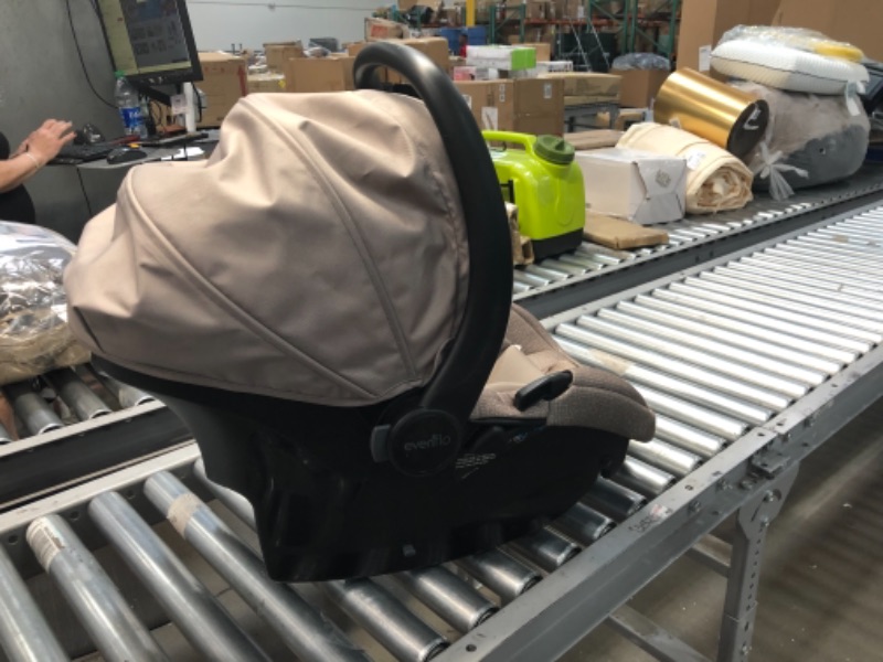 Photo 3 of Evenflo Pivot Modular Travel System With SafeMax Car Seat
**MISSING BAR OVER SEAT IN STROLLER**