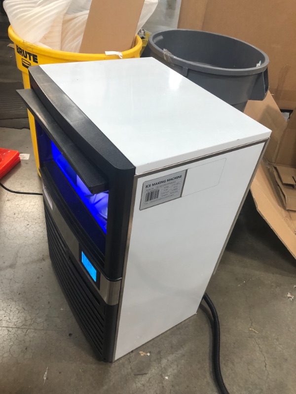 Photo 6 of **PARTS ONLY AND DISPLAY BROKEN***VEVOR 110V Commercial ice Maker 155LBS/24H with 39LBS Bin and Electric Water Drain Pump, Clear Cube, Stainless Steel Construction, Auto Operation, Include Water Filter 2 Scoops and Connection Hose
