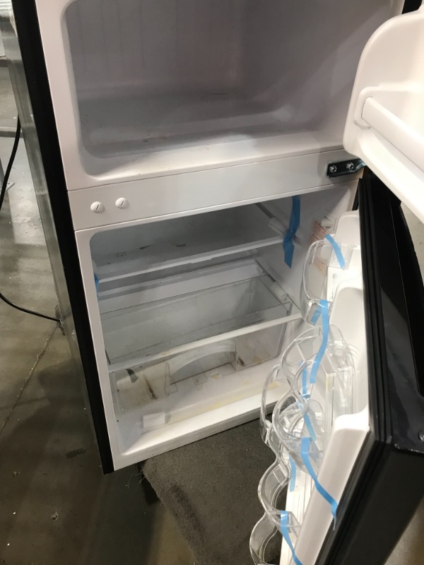 Photo 1 of ***PARTS ONLY*** Magic Chef 3.1 cu. ft. Mini Refrigerator in Stainless Look (Stainless Steel)

