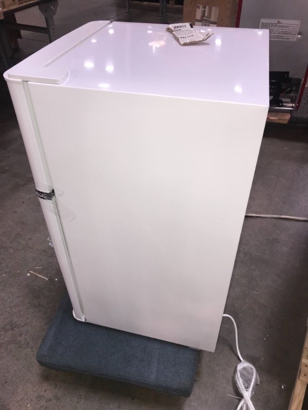 Photo 2 of Magic Chef Retro 3.2 Cu. Ft. 2 Door Mini Fridge in White
