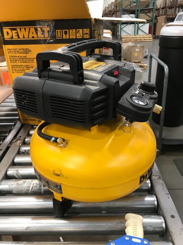 Photo 3 of //TESTED AND FUNCTIONAL//
DEWALT Pancake Air Compressor, 6 Gallon, 165 PSI (DWFP55126)

//MINOR DAMAGE WITH SCUFFS 
