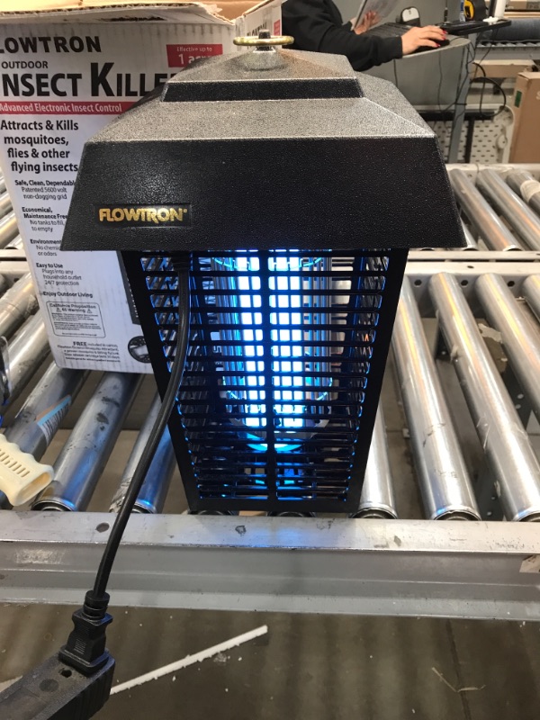 Photo 2 of //TESTED AND FUNCTIONAL//
Flowtron BK-40D Electronic Insect Killer, 1 Acre Coverage,Black
