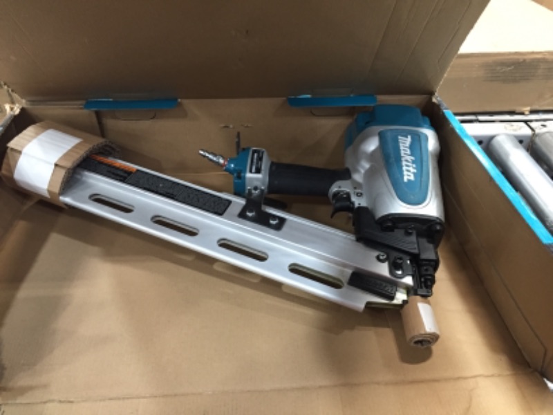 Photo 4 of 3-1/2 in. 21° Pneumatic Full Round Head Framing Nailer
by Makita
