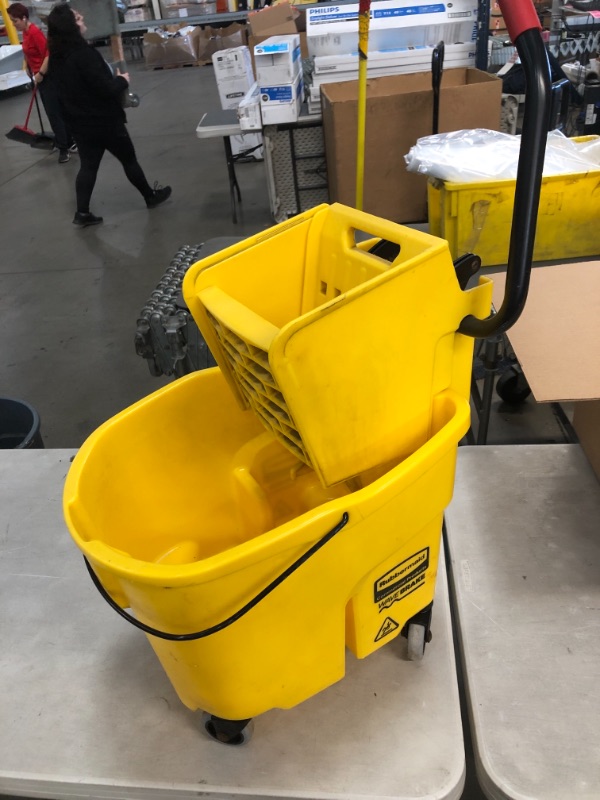 Photo 2 of *USED*
Rubbermaid Commercial Products WaveBrake 35 Qt. 2.0 Side-Press Mop Bucket with Drain, Yellow