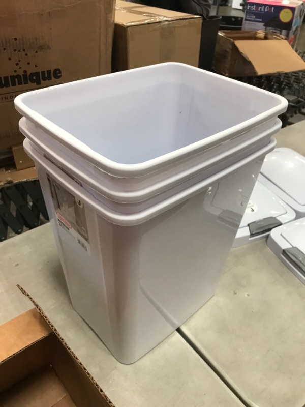 Photo 2 of *MISSING 1 lid and 1 can*
Sterilite 7.5 Gallon TouchTop Wastebasket with Titanium Latch, White (4 Pack)
