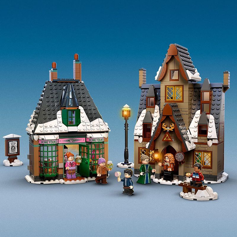 Photo 1 of *MISSING manual and flat baseplate pieces* 
LEGO Harry Potter Hogsmeade Village Visit 76388 Building Kit with Honeydukes Store and The Three Broomsticks Pub; New 2021 (851 Pieces)