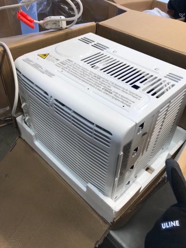 Photo 2 of *NONFUNCTIONING, selling for PARTS*
LG Electronics 5,000 BTU 115-Volt Window Air Conditioner LW5016 in White