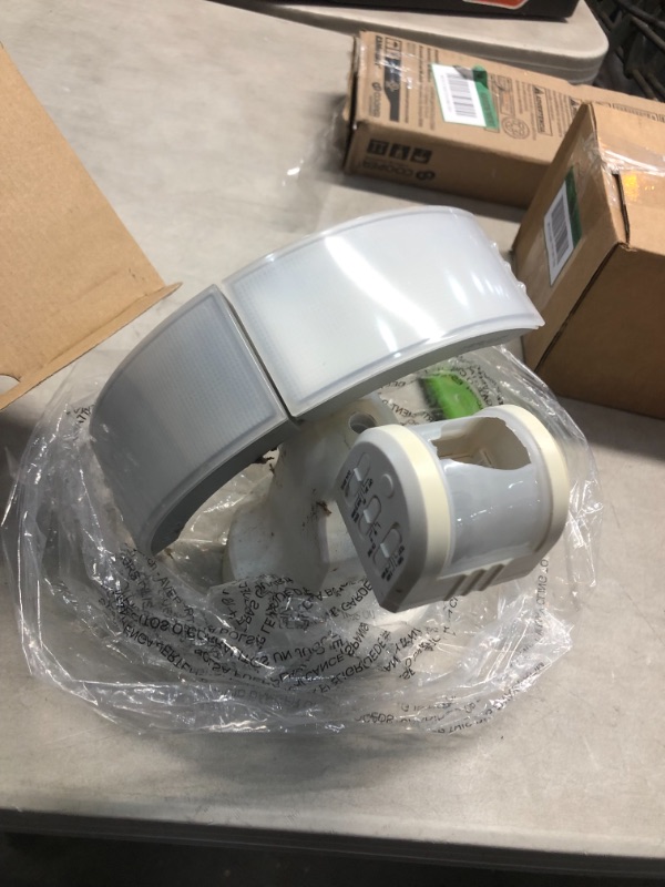 Photo 2 of *USED*
*SEE last picture for damage*
Defiant 180° White LED Motion Outdoor Security Light