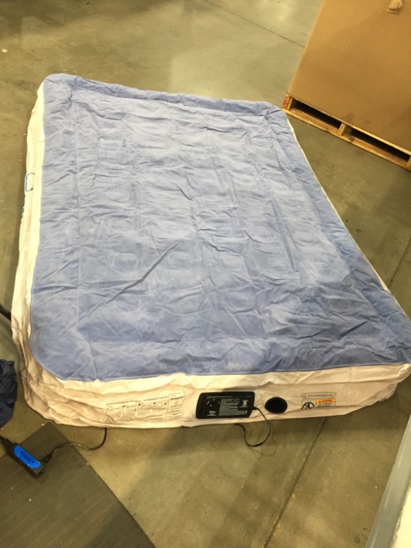 Photo 2 of SoundAsleep Dream Series Air Mattress with ComfortCoil Technology & Internal High Capacity Pump - Full**INFLATES FULLY**
