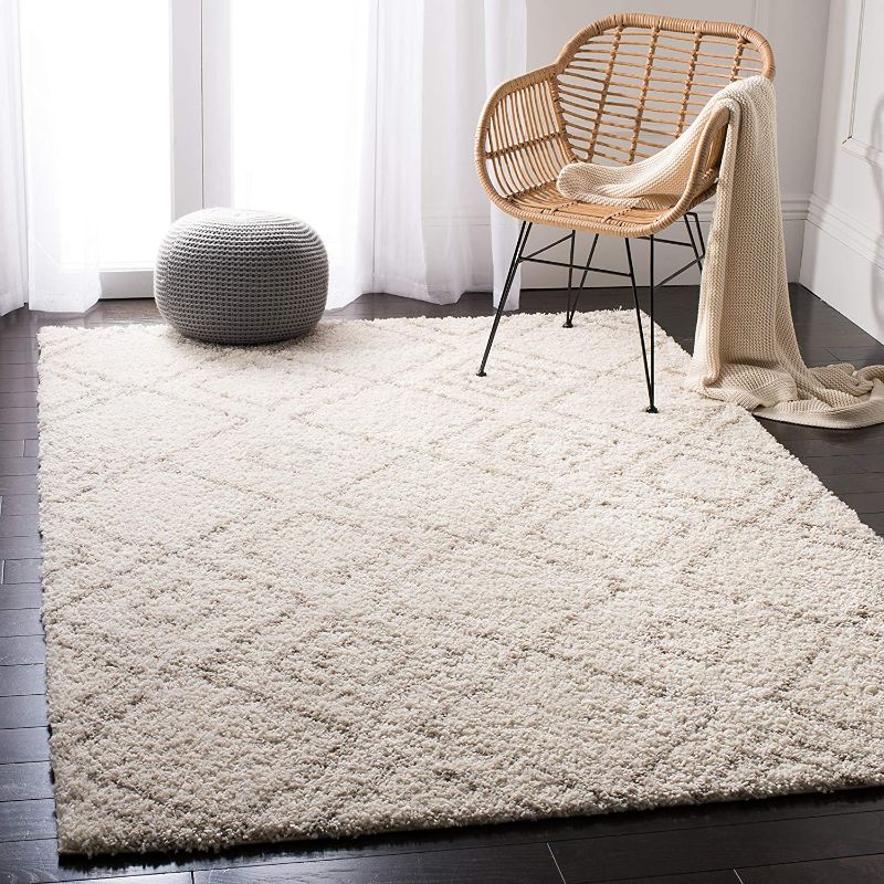 Photo 1 of 
SAFAVIEH Arizona Shag Collection ASG744A Moroccan Diamond Non-Shedding 1.6-inch Thick Living Room Bedroom Entryway Accent Area Rug 3' x 3' Square...
Size:3 ft Square
Color:Ivory/Beige