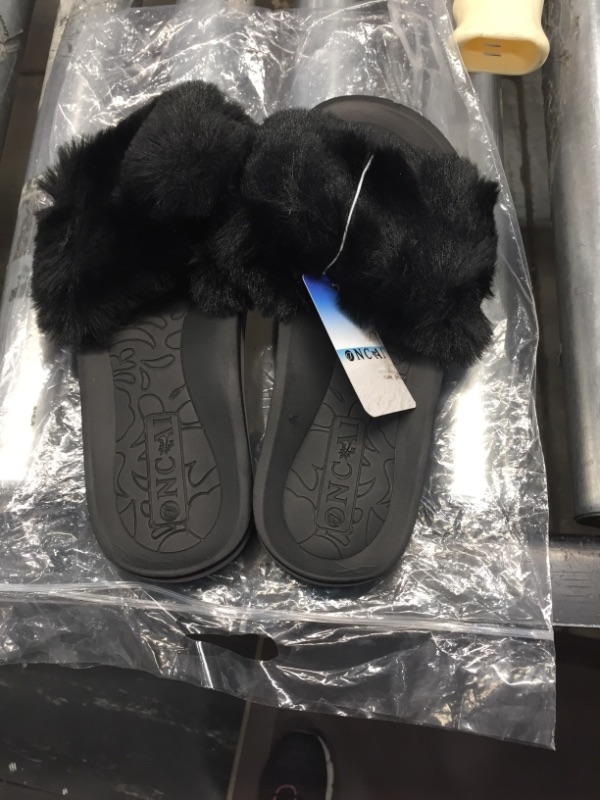 Photo 1 of WOMENS FLUFFY SANDAL BLACK SIZE 38, US 7