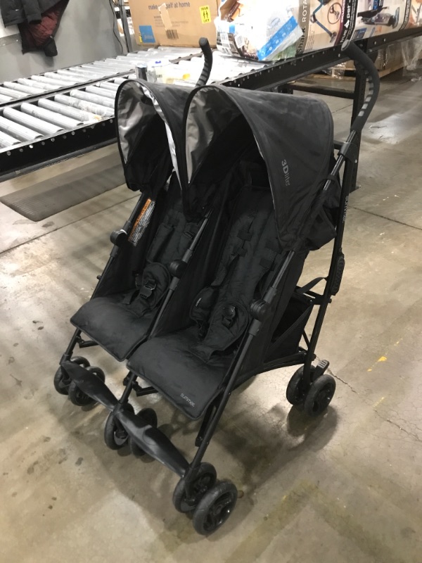 Photo 2 of (FRONT WHEELS DAMAGED) 
summer 3d lite convenience double stroller