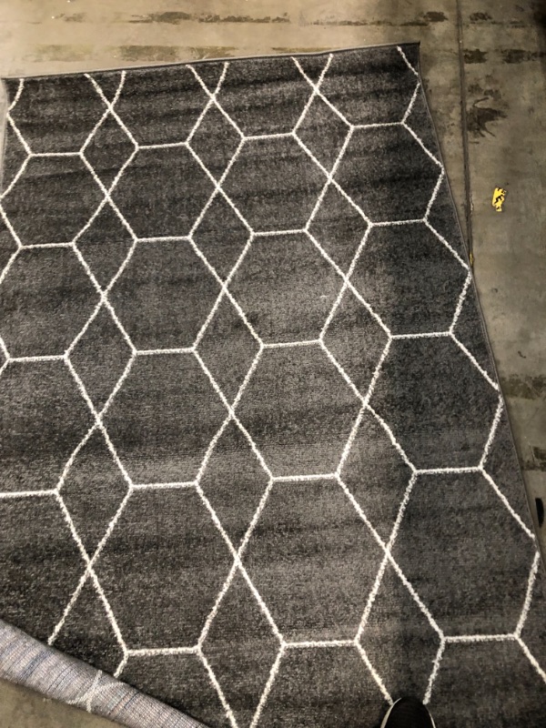 Photo 3 of **USED, ONE CORNER HAS A WORN PATCH**

Unique Loom Trellis Frieze Collection Area Rug-Modern Morroccan Inspired Geometric Lattice Design, 4 x 6 ft, Dark Gray/Ivory
Size:4 x 6 ft