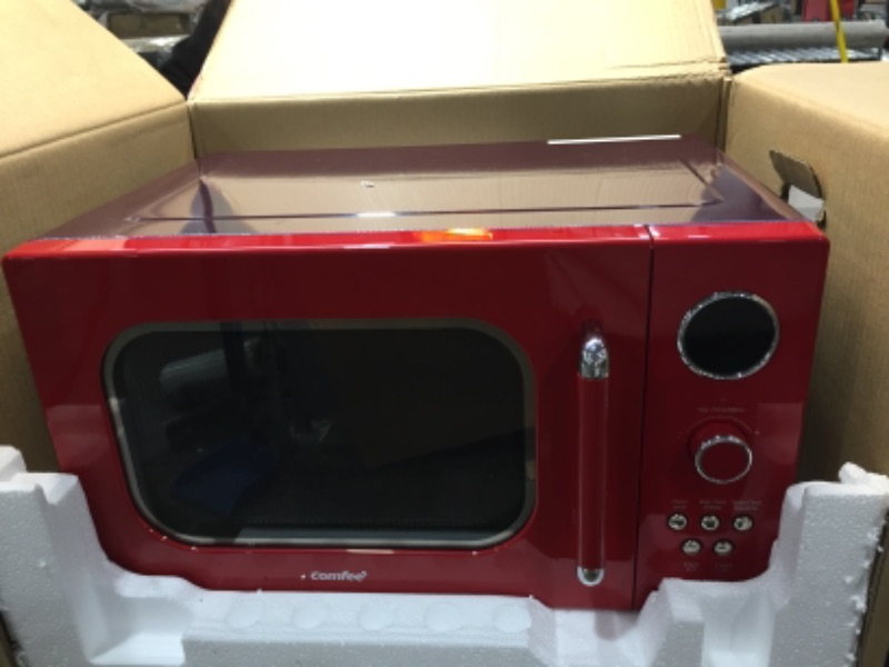 Photo 3 of **DAMAGED**
COMFEE' CM-M093ARD Retro Microwave with 9 Preset Programs, Fast Multi-stage Cooking, Turntable Reset Function Kitchen Timer, Mute Function, ECO Mode, LED digital display, 0.9 cu.ft, 900W, Red
