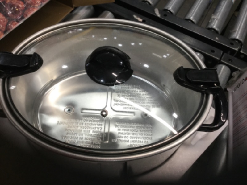 Photo 3 of Crock-Pot Cook and Carry Portable Manual Slow Cooker, Black - SCCPVL600-B, 6 Quarts
**used**damage to lid handle***