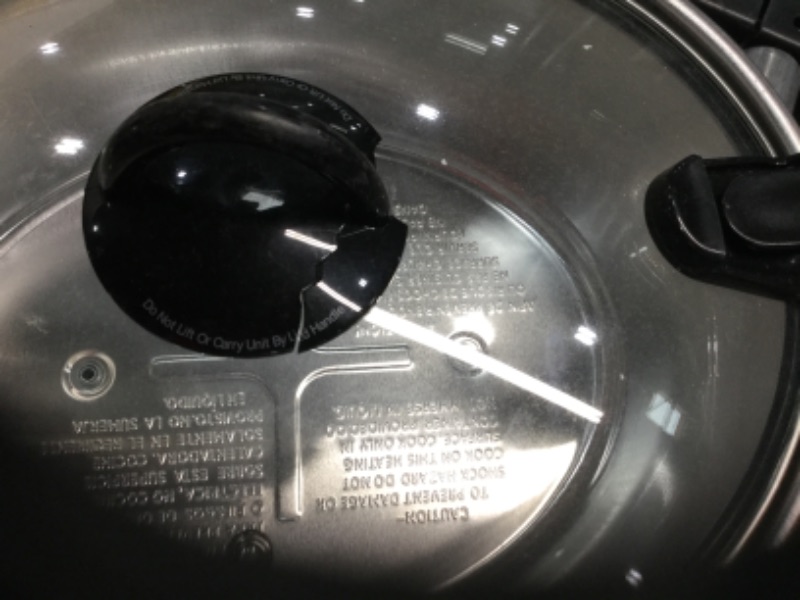 Photo 2 of Crock-Pot Cook and Carry Portable Manual Slow Cooker, Black - SCCPVL600-B, 6 Quarts
**used**damage to lid handle***