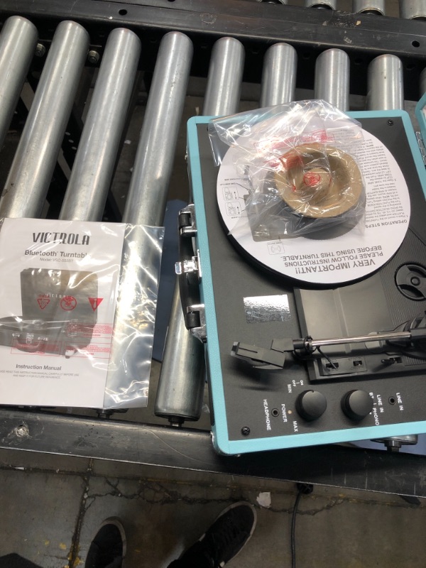 Photo 1 of PARTS ONLY NOT FUNCTIONAL**Victrola Vintage 3-Speed Bluetooth Portable Suitcase Record Player with Built-in Speakers | Upgraded Turntable Audio Sound| Includes Extra Stylus | Aqua Turquoise (VSC-550BT-TU)
