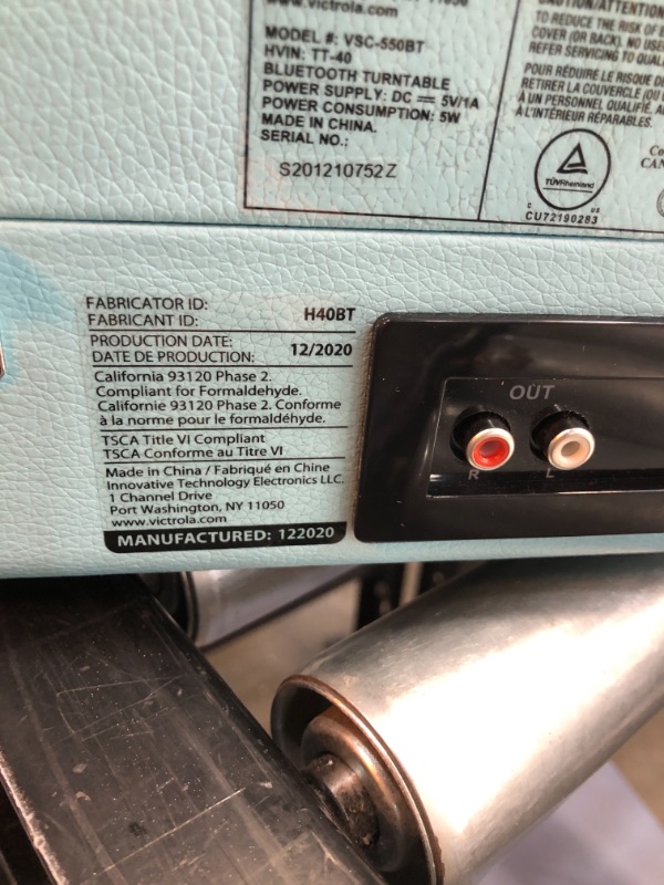 Photo 1 of PARTS ONLY NOT FUNCTIONAL**Victrola Vintage 3-Speed Bluetooth Portable Suitcase Record Player with Built-in Speakers | Upgraded Turntable Audio Sound| Includes Extra Stylus | Aqua Turquoise (VSC-550BT-TU)
