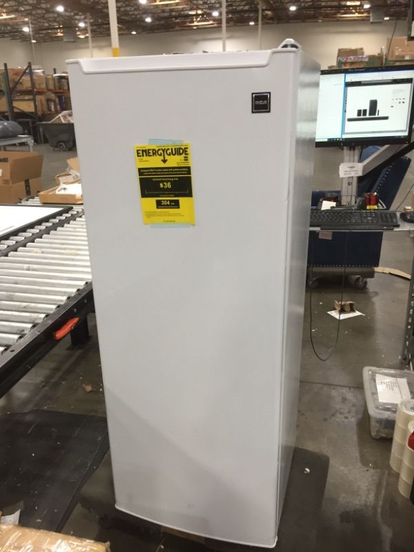 Photo 3 of **parts only *** RCA RFRF690 THOMSON UPRIGHT FREEZER 6.5 CU FT, WHITE
