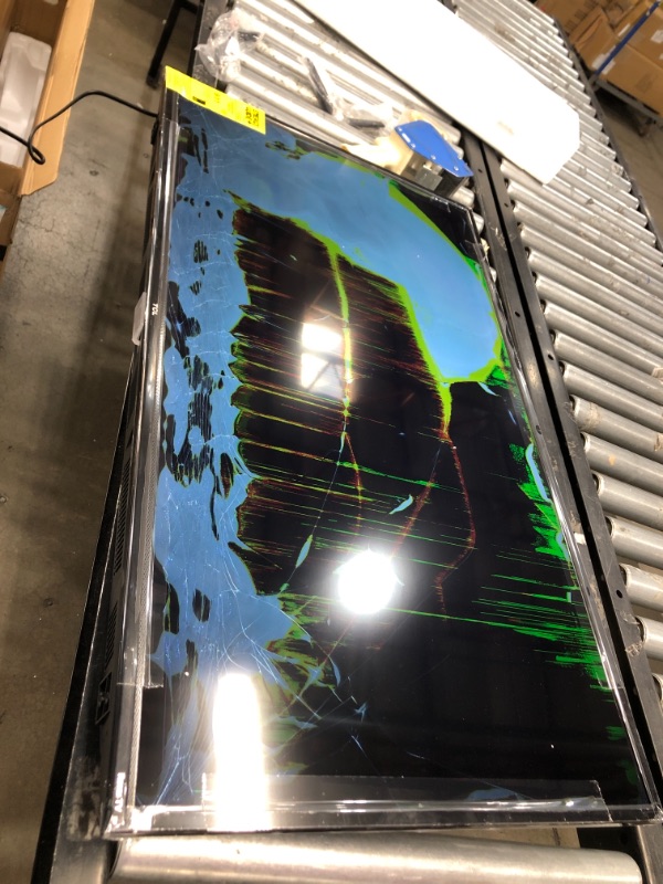 Photo 1 of //MAJOR DAMAGE WITH DAMAGED SCREEN BUT TURNS ON 
TCL 40-in Class 3-Series 1080p LED Smart Roku TV 40S325 TCL

