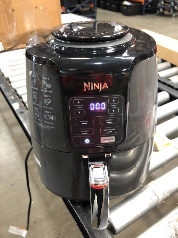 Photo 2 of Ninja Air Fryer, 1550-Watt Programmable Base for Air Frying, Roasting, Reheating & Dehydrating with 4-Quart Ceramic Coated Baske


//TESTED AND FUNCTIONAL