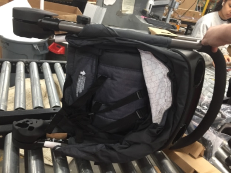 Photo 7 of Graco FastAction SE Travel System | Includes Quick Folding Stroller and SnugRide 35 Lite Infant Car Seat, Redmond, Amazon Exclusive
