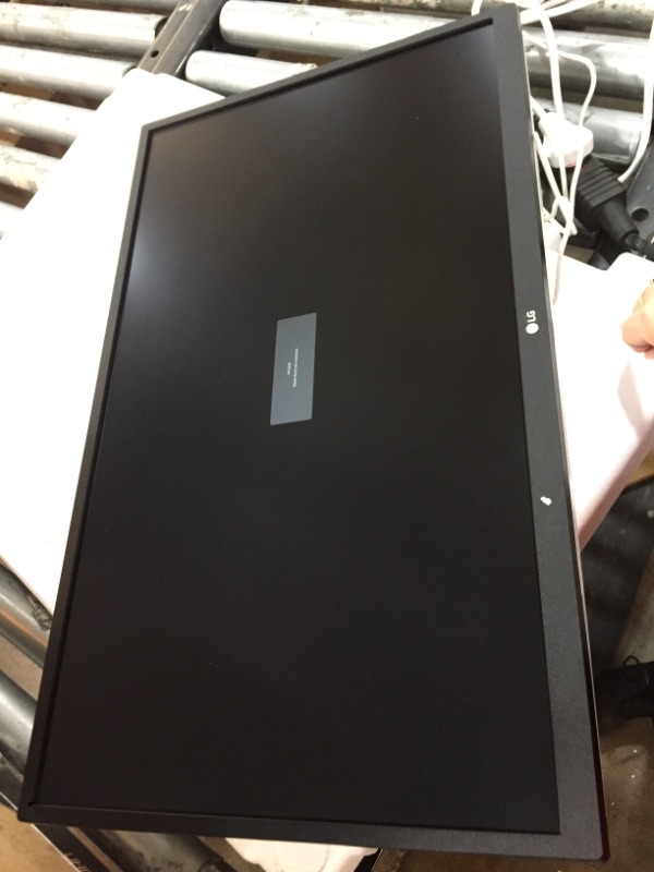 Photo 1 of LG 27UL550-W 27 Inch 4K UHD IPS LED HDR Monitor with Radeon Freesync Technology and HDR 10, Silver
