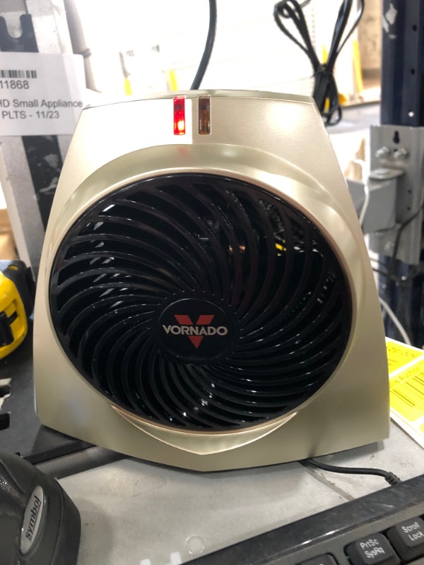 Photo 2 of **PARTS ONLY**1559 BTU 750-Watt Portable Electric Fan Heater Furnace VH203 Personal Vortex

