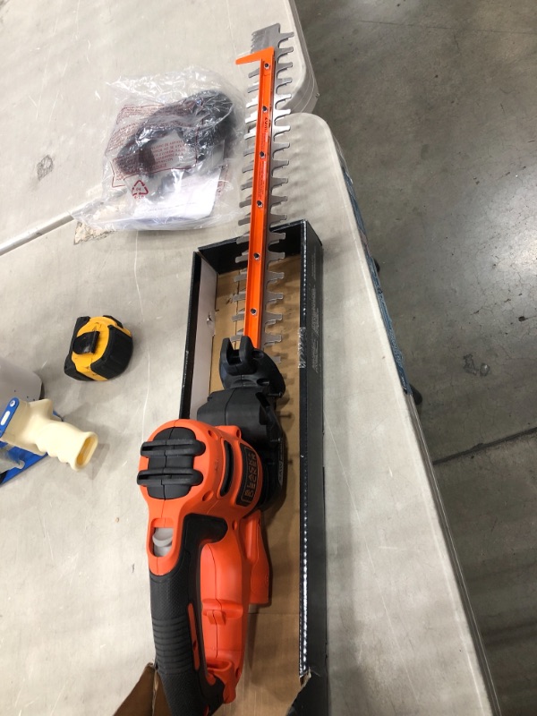 Photo 2 of ***PARTS ONLY***BLACK+DECKER Hedge Trimmer with Saw, 20-Inch (BEHTS300)
