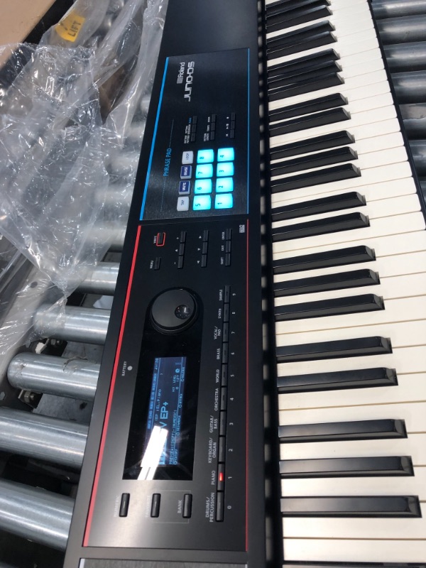 Photo 4 of **DAMAGED**
Roland JUNO-DS 61-Key Lightweight Synth-Action Keyboard with Pro Sounds
