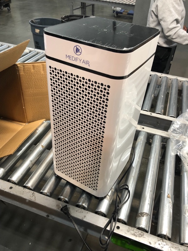 Photo 1 of **PARTS ONLY**
Medify MA-40 Air Purifier with H13 True HEPA Filter | 840 sq ft Coverage | for Smoke, Smokers, Dust, Odors, Pet Dander | Quiet 99.9% Removal to 0.1 Microns | White, 1-Pack
