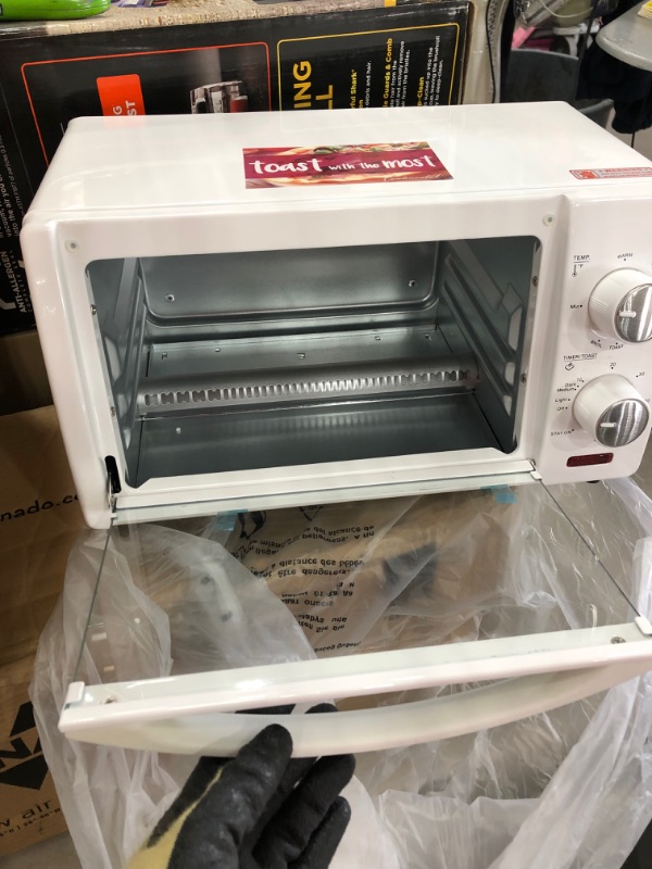 Photo 3 of *MISSING rack and tray*
Continental Electric CE-TO101 Toaster Oven, 4 Slice, White
