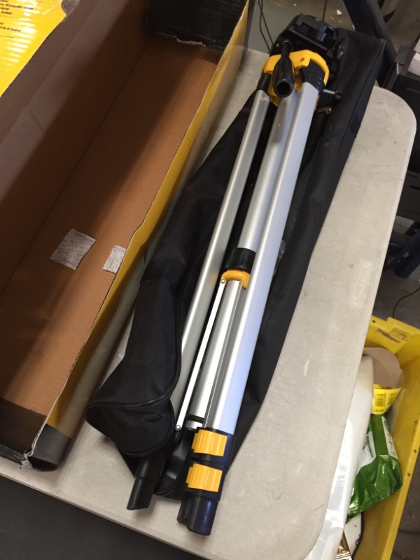 Photo 1 of dewalt dw0881t laser tripod with tilting head