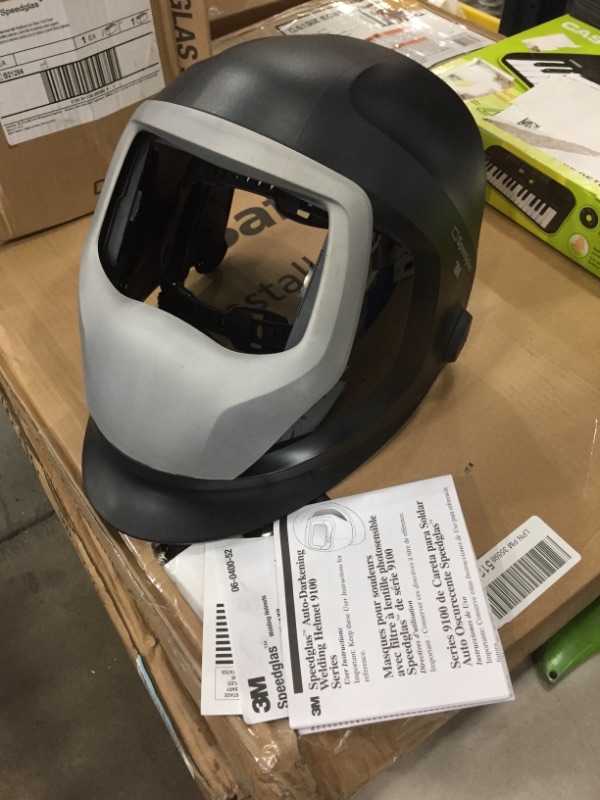 Photo 2 of 3M Speedglas 9100 Welding Helmet 06-0300-52SW, with Side Windows
