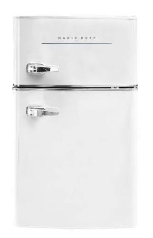 Photo 1 of Retro 3.2 Cu. Ft. 2 Door Mini Fridge in White
by
Magic Chef
