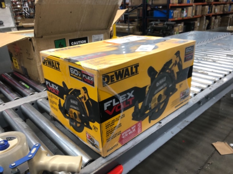 Photo 6 of DEWALT FLEXVOLT 60V MAX Circular Saw for Framing Kit, 7-1/4-Inch, 6.0-Ah Battery (DCS577T1)
