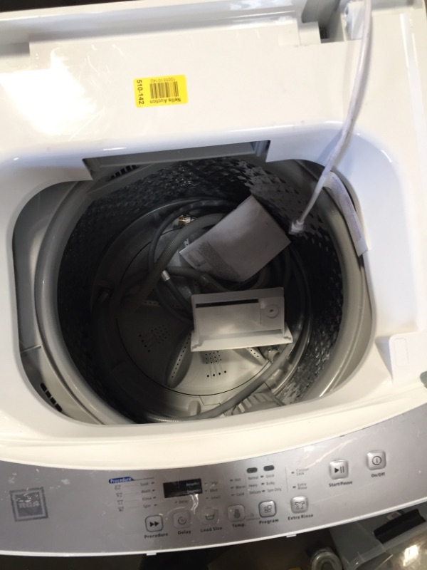 Photo 3 of RCA RPW302 Portable Washing Machine, 3.0 cu ft, White
MISSING LID.
