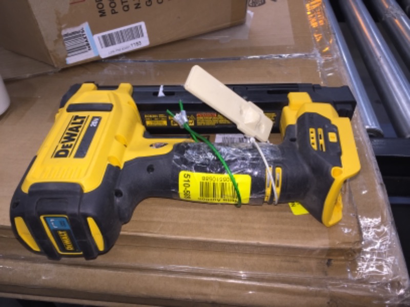 Photo 4 of DEWALT
20-Volt MAX Lithium-Ion Cordless Cable Stapler (Tool-Only)