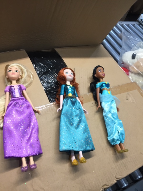 Photo 4 of Disney Princess Royal Collection, 12 Royal Shimmer Fashion Dolls with Skirts and Accessories, Toy for Girls 3 Years Old and Up (Amazon Exclusive)
