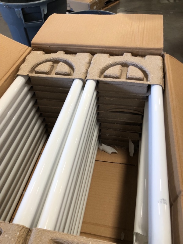Photo 1 of Philips U-Bent Rapid Start 32 Watts Cool White
20 PACK 
AS IS DAMAGED PLEASE SEE PHOTOS 